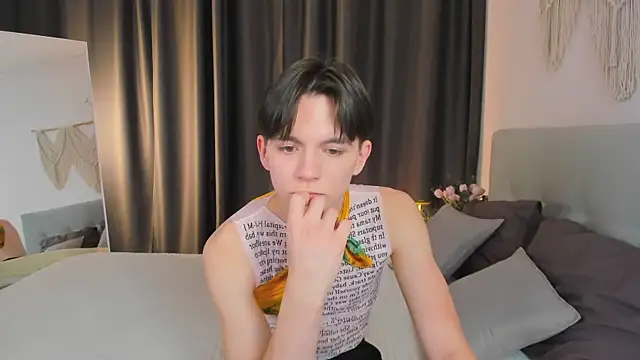 Snapshot of Ian_Harrickton chatting on 03/01/26, 03:47 Ian Harrickton online show from 03/01/26, 03:47