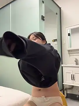 LXR77887 online show from 02/17/26, 02:02