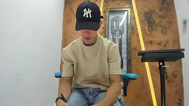 Snapshot of David_Bigcock20 chatting on 02/14/26, 08:27 David Bigcock20 online show from 02/14/26, 08:27