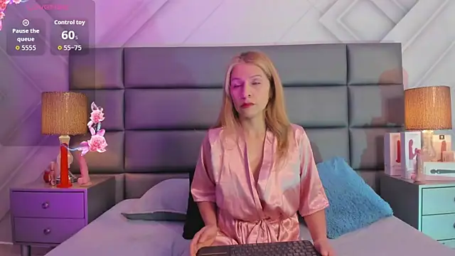 Snapshot of AlexaFoxx_ chatting on 02/10/26, 12:53 AlexaFoxx online show from 02/10/26, 12:53