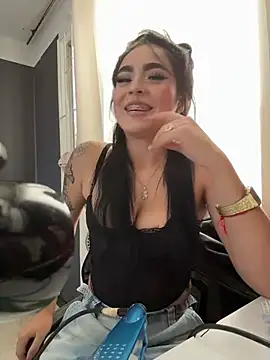 Snapshot of Sara_Fernandez_ chatting on 02/13/26, 02:24 Sara Fernandez online show from 02/13/26, 02:24