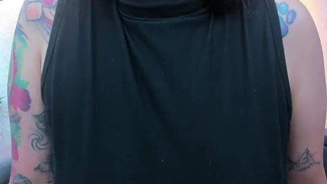 Snapshot of violet_scott_ chatting on 02/10/26, 01:04 violet scott online show from 02/10/26, 01:04