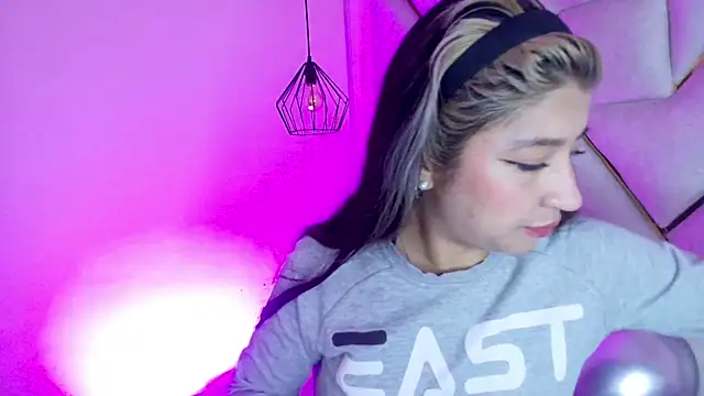 Snapshot of Dahiana_Dmour_ chatting on 02/05/26, 12:21 Dahiana Dmour online show from 02/05/26, 12:21