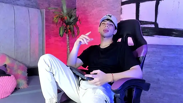 Snapshot of Elbombondelcircuit chatting on 02/24/26, 07:17 Elbombondelcircuit online show from 02/24/26, 07:17