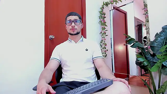 Snapshot of valenssio_moretti chatting on 02/28/26, 08:10 valenssio moretti online show from 02/28/26, 08:10