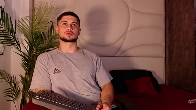 valenssio moretti online show from 03/18/26, 03:42