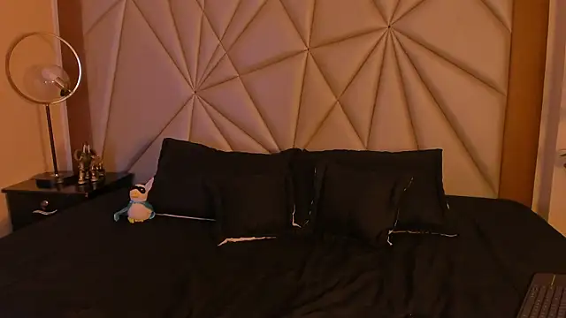 valenssio moretti online show from 03/25/26, 03:34