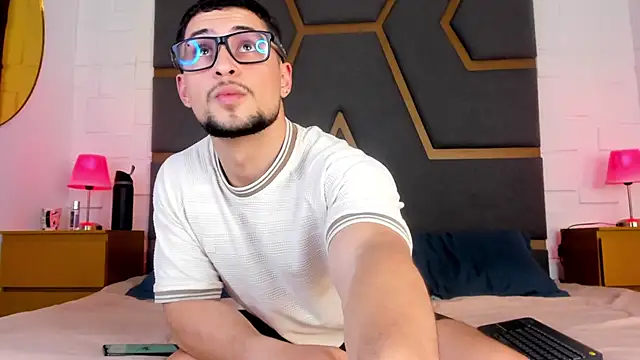 valenssio moretti online show from 04/11/26, 03:22