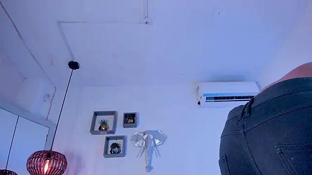 Snapshot of Royland_Vega chatting on 02/18/26, 12:23 Royland Vega online show from 02/18/26, 12:23