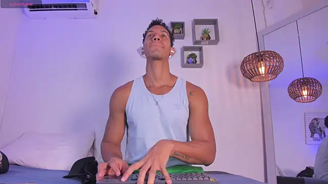 Snapshot of Royland_Vega chatting on 03/03/26, 11:38 Royland Vega online show from 03/03/26, 11:38