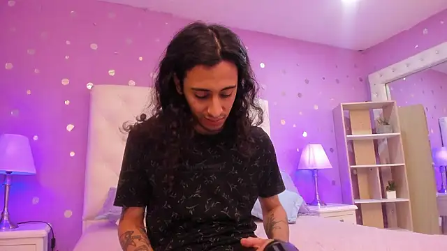 Snapshot of Goldentemptation_ chatting on 02/17/26, 08:04 Goldentemptation online show from 02/17/26, 08:04