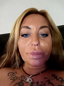 MiaMooly online show from 09/22/25, 05:04