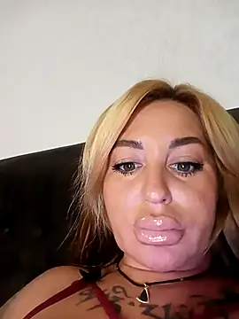 MiaMooly online show from 09/27/25, 03:39