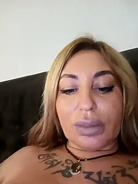 MiaMooly online show from 11/13/25, 04:17