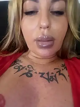 MiaMooly online show from 12/20/25, 04:14