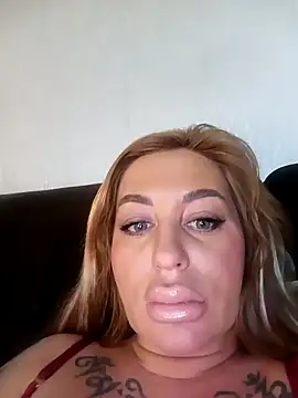 MiaMooly online show from 02/22/26, 02:15