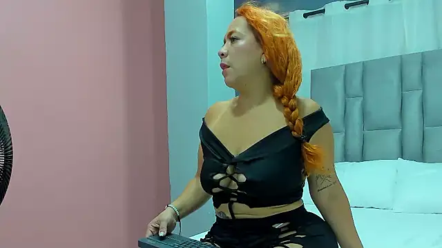 Snapshot of -Serena_ chatting on 04/13/26, 01:49 -Serena online show from 04/13/26, 01:49