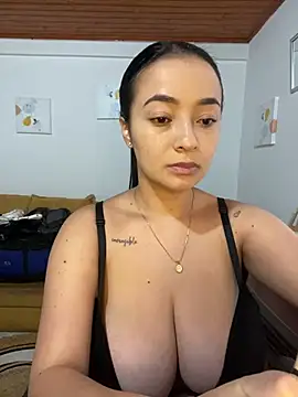 JulietaRiios online show from 04/18/26, 08:31