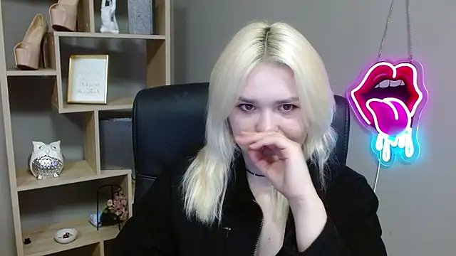 Snapshot of SweetLilyxo chatting on 02/23/26, 07:39 SweetLilyxo online show from 02/23/26, 07:39