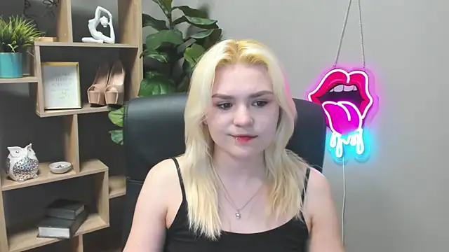 SweetLilyxo online show from 03/25/26, 07:25