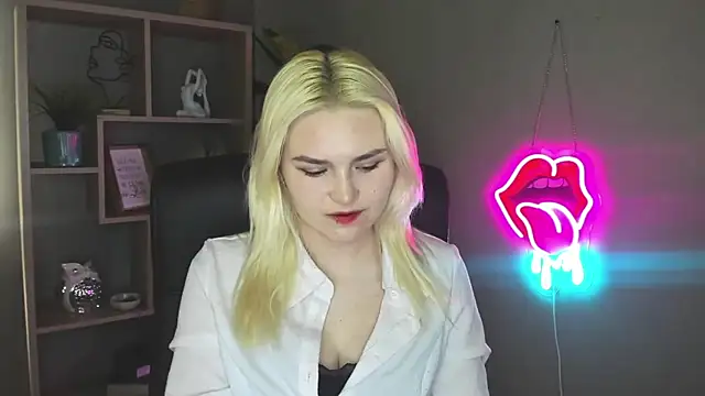 SweetLilyxo online show from 05/05/26, 01:41