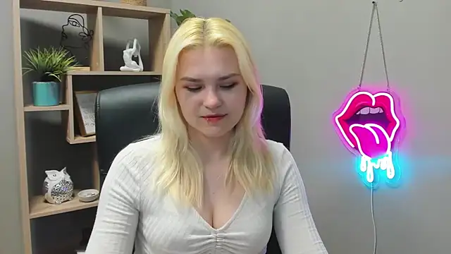 SweetLilyxo online show from 05/06/26, 06:30
