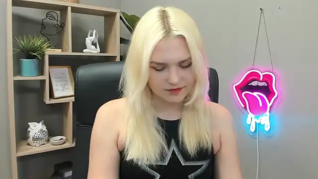 SweetLilyxo online show from 05/20/26, 06:41