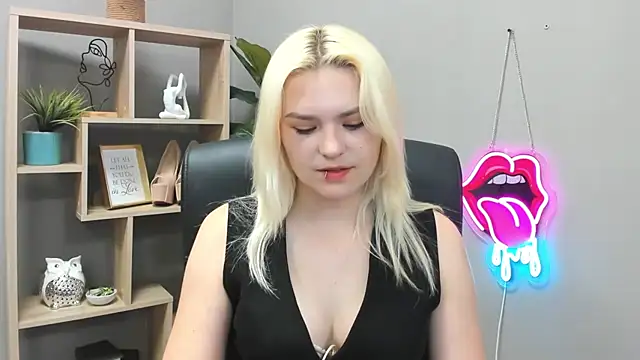 SweetLilyxo online show from 05/26/26, 06:42