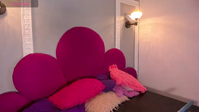 Raven love online show from 05/22/26, 08:36