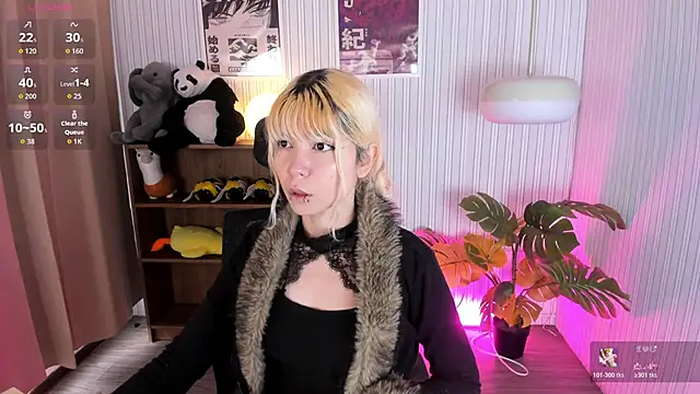 Snapshot of Laukyubey1 chatting on 02/13/26, 07:32 Laukyubey1 online show from 02/13/26, 07:32