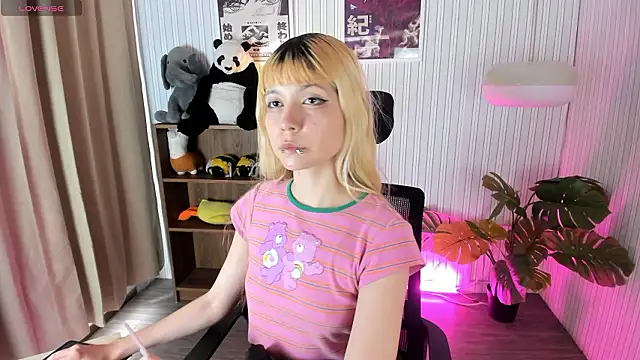 Laukyubey1 online show from 03/19/26, 07:40