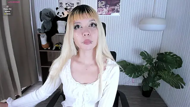 Laukyubey1 online show from 04/08/26, 07:36