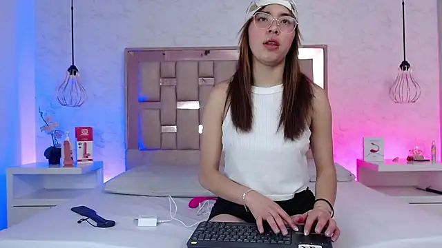 ChloeSteele online show from 02/15/26, 12:03