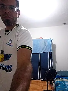 Snapshot of thom_1 chatting on 02/23/26, 12:41 thom 1 online show from 02/23/26, 12:41