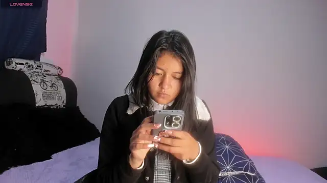 Snapshot of Sharlottee__ chatting on 02/03/26, 05:05 Sharlottee online show from 02/03/26, 05:05