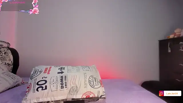 Snapshot of Sharlottee__ chatting on 02/25/26, 10:47 Sharlottee online show from 02/25/26, 10:47