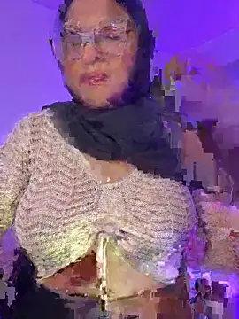 Snapshot of Amira-Awhada chatting on 03/20/26, 10:03 Amira-Awhada online show from 03/20/26, 10:03