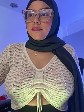 Snapshot of Amira-Awhada chatting on 03/26/26, 08:25 Amira-Awhada online show from 03/26/26, 08:25