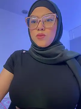 Snapshot of Amira-Awhada chatting on 04/20/26, 09:05 Amira-Awhada online show from 04/20/26, 09:05