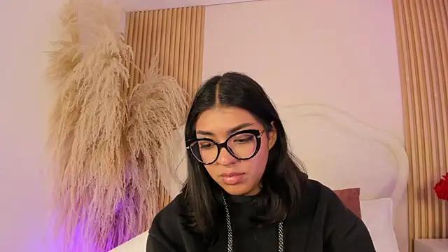 rebeca taylor online show from 04/18/26, 03:27