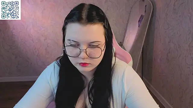 Snapshot of Kira_G0ld chatting on 04/28/26, 01:04 Kira G0ld online show from 04/28/26, 01:04