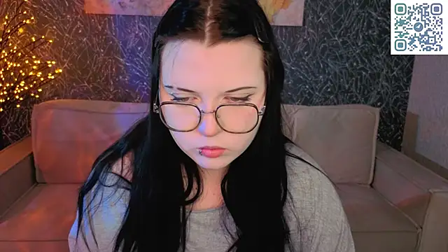 Snapshot of Kira_G0ld chatting on 05/01/26, 12:59 Kira G0ld online show from 05/01/26, 12:59