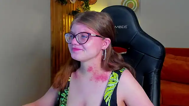 ChloeHalses online show from 04/14/26, 05:02