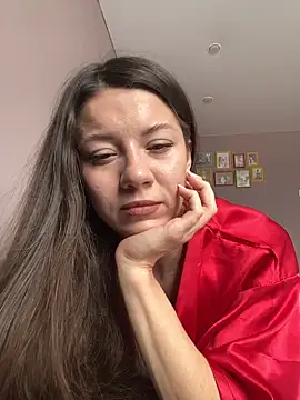 Snapshot of OnlyLeiLa chatting on 04/22/26, 05:43 OnlyLeiLa online show from 04/22/26, 05:43