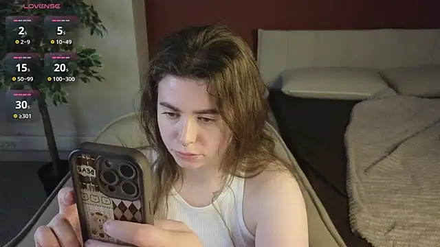 Snapshot of LovingWhisperr chatting on 06/11/26, 01:05 LovingWhisperr online show from 06/11/26, 01:05