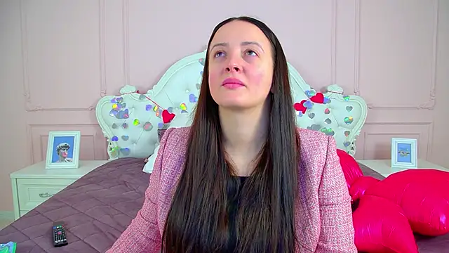 ElinaBellucci online show from 02/13/26, 04:30