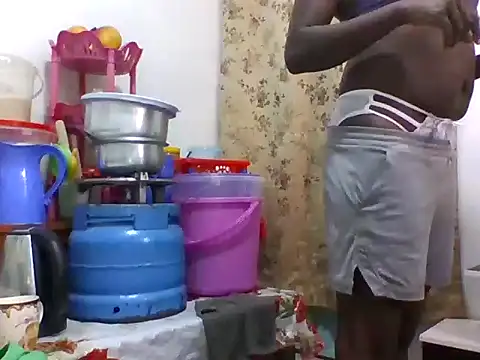 Snapshot of shoepoli chatting on 02/15/26, 01:31 shoepoli online show from 02/15/26, 01:31