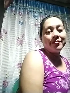 Snapshot of May_Bombs chatting on 02/05/26, 10:42 May Bombs online show from 02/05/26, 10:42