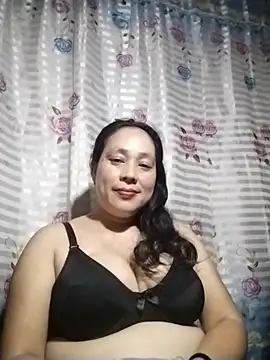 Snapshot of May_Bombs chatting on 02/12/26, 12:44 May Bombs online show from 02/12/26, 12:44