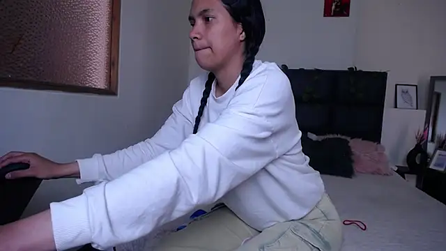 Snapshot of Julieta_Parker chatting on 02/17/26, 05:19 Julieta Parker online show from 02/17/26, 05:19